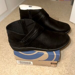 Clarks Women's Casual Boots Black Sillian Rani Ankle Bootie Comfort Sz 1…